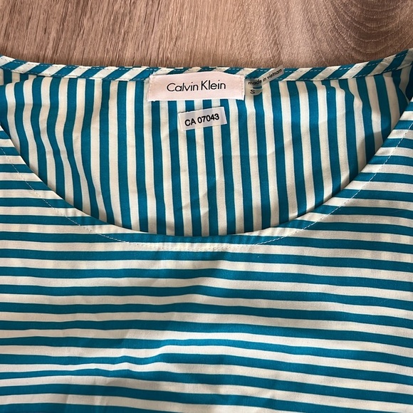 Calvin Klein top - Picture 2 of 4